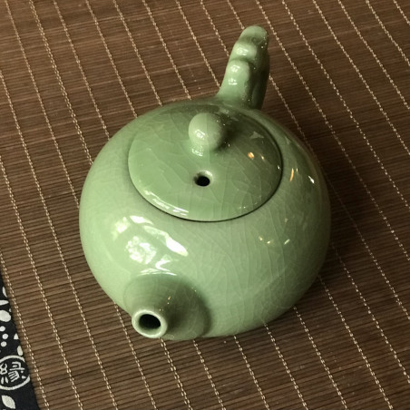 Круглий чайник із зеленого геяо