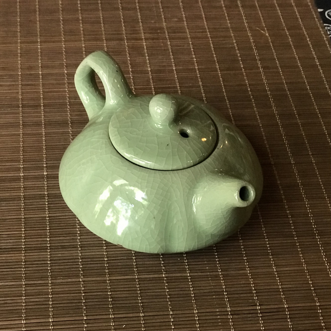 Чайник у формі квітки снігової сливи... Чайник у формі квітки снігової сливи...