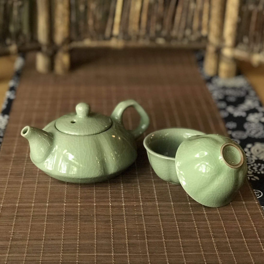 Чайник у формі квітки снігової сливи... Чайник у формі квітки снігової сливи...