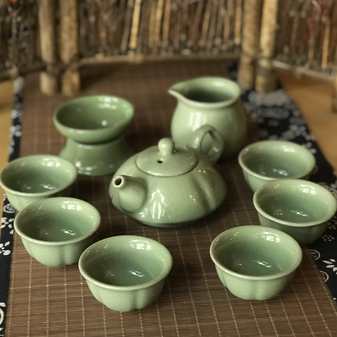 Чайник у формі квітки снігової сливи... Чайник у формі квітки снігової сливи...