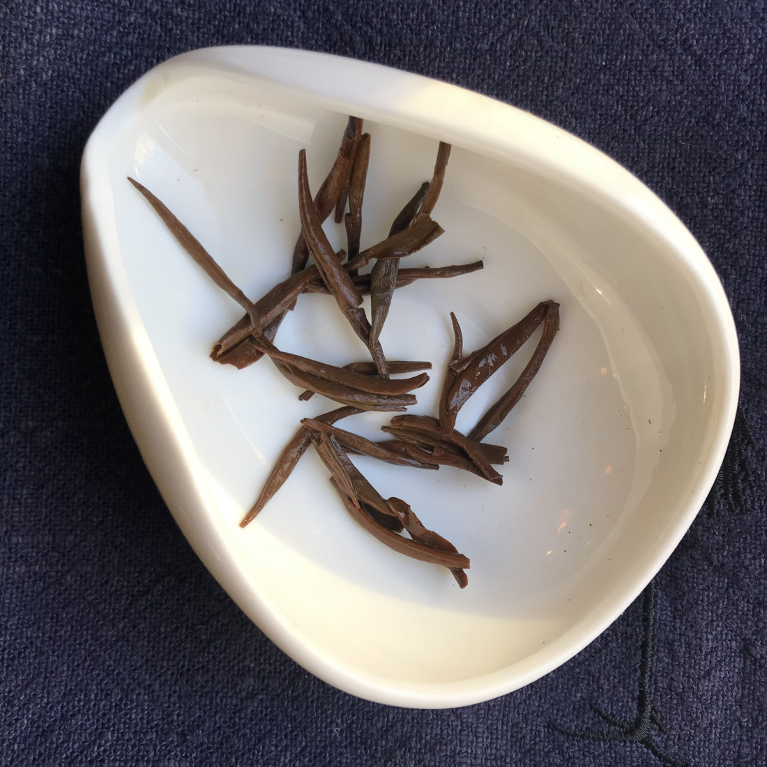 Червоний чай "Золоті брови з кущів... Червоний чай "Золоті брови з кущів...