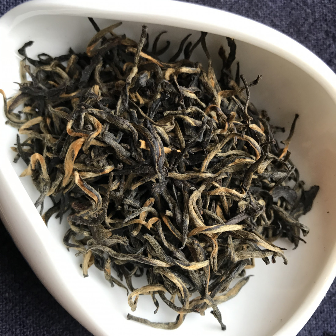 Червоний чай "Золоті брови з кущів... Червоний чай "Золоті брови з кущів...