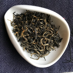 Золоті брови з кущами Мейчжань з ароматом орхідеї.