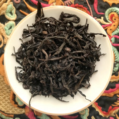 Великий червоний халат