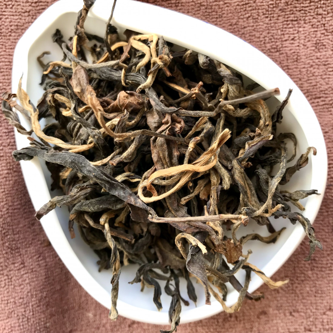 Червоний чай "Дяньхун з древніх дерев... Червоний чай "Дяньхун з древніх дерев...