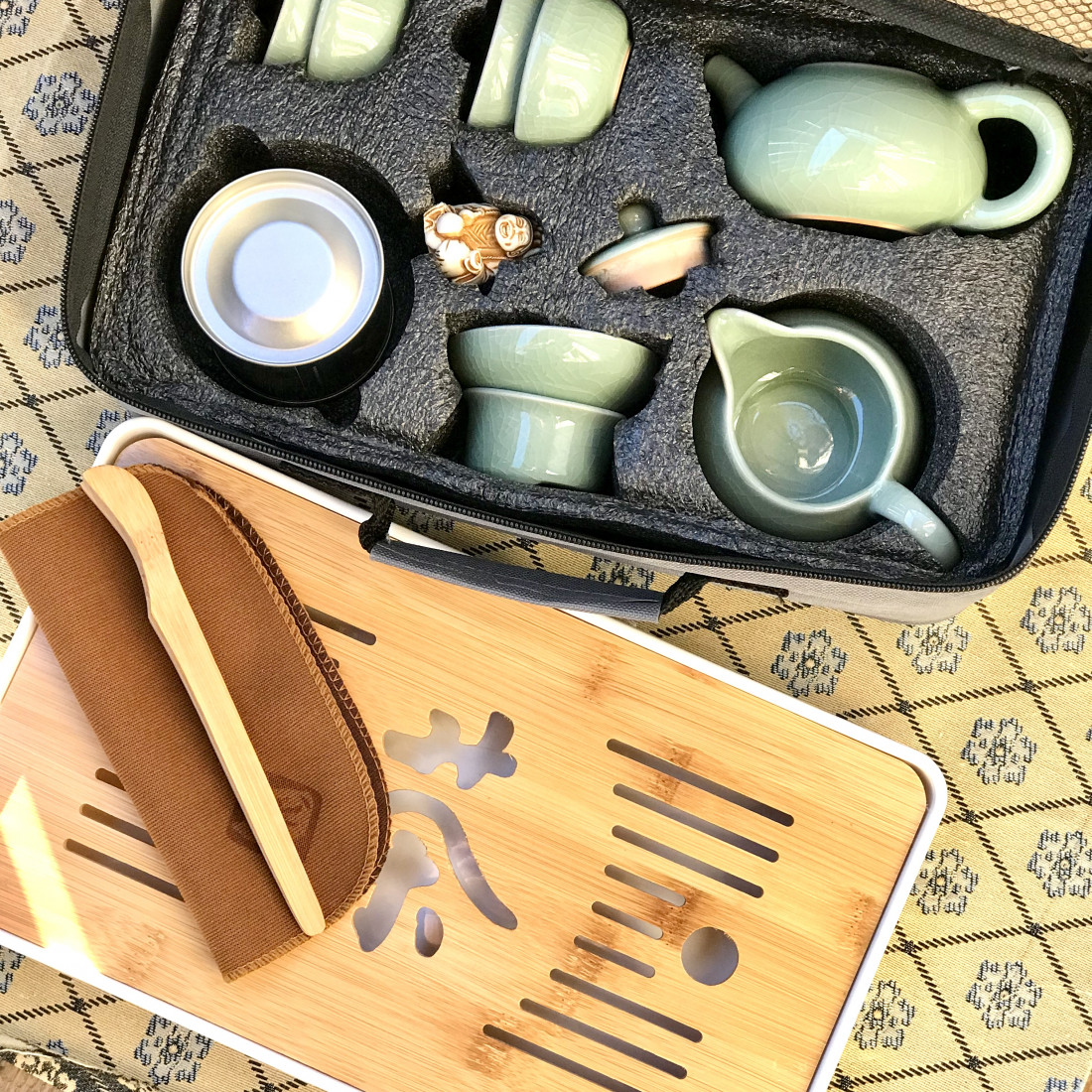 Безтурботність - набір посуду з... Безтурботність - набір посуду з...