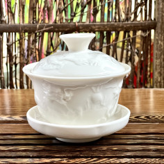 Рельєфна гайвань із драконами (молочного кольору)