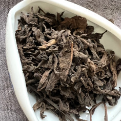 Выдержанный шу пуэр с ароматом камфоры 2