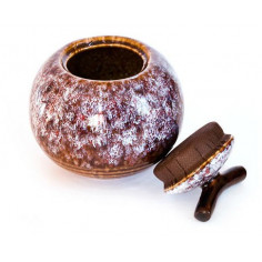 Червона кругла чайниця