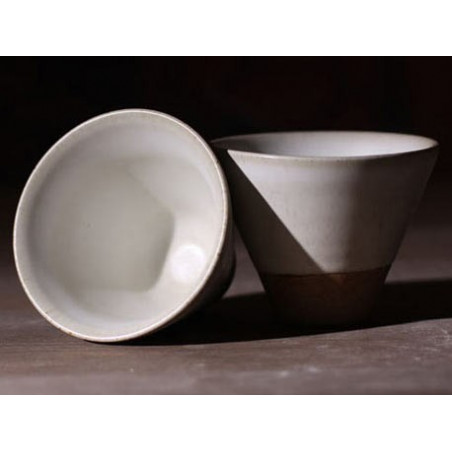 Трикутна чаша кольору білого місяця, 50 мл