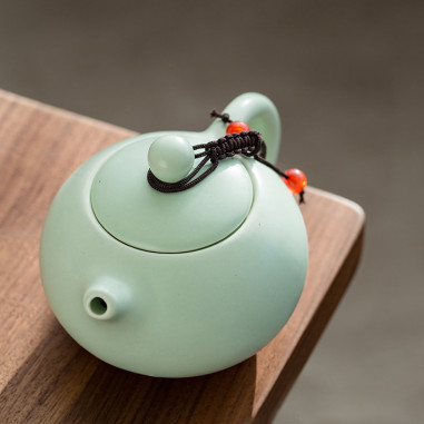 Чайник із світло-зеленого дин'яо