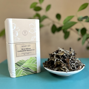 Біла півонія з медовим ароматом в...