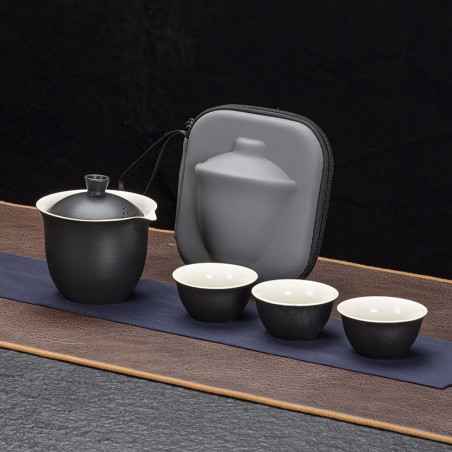 Чорний чайний набір для подорожей
