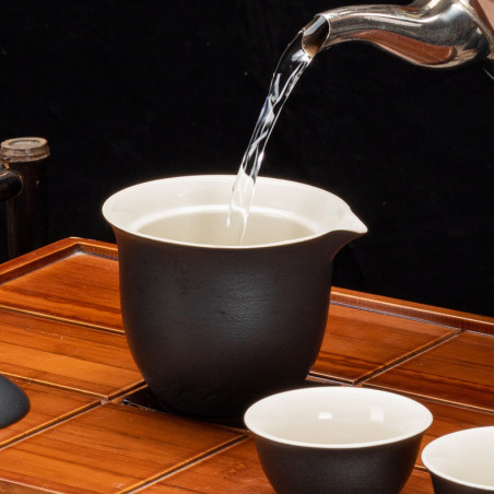 Чорний чайний набір для подорожей