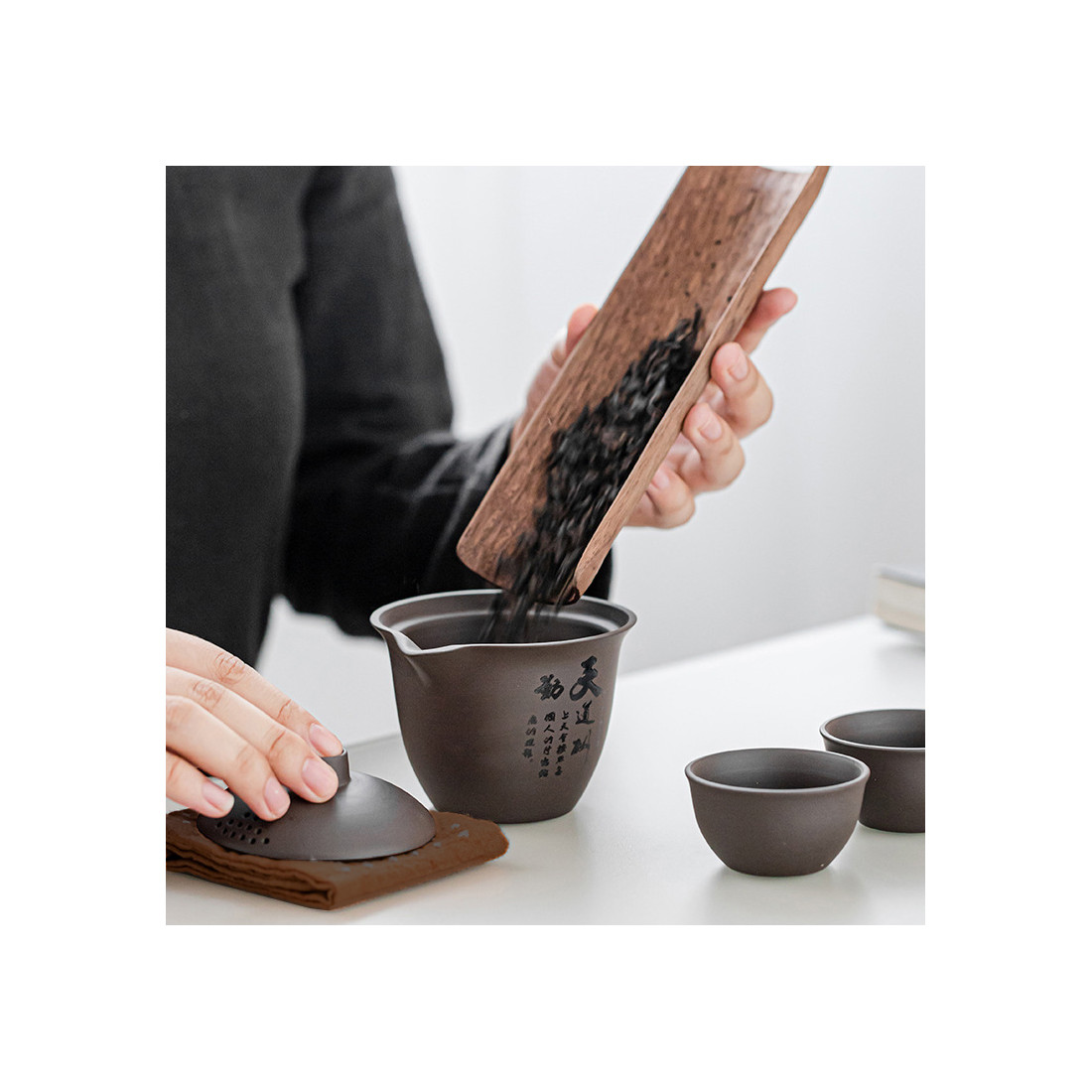 Глиняний чайний набір для подорожей Глиняний чайний набір для подорожей