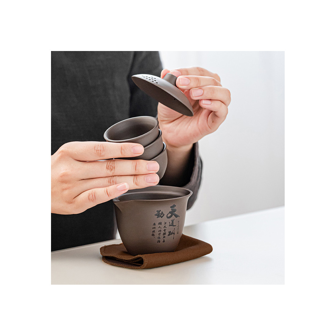 Глиняний чайний набір для подорожей Глиняний чайний набір для подорожей