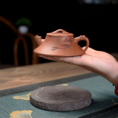 «Слухаючи вітер» — чайник з їсінської глини 2