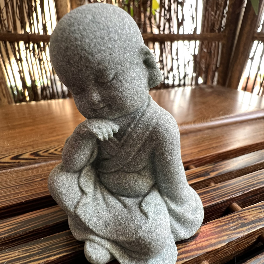 Маленький Будда — статуетка із пісковика Маленький Будда — статуетка із пісковика