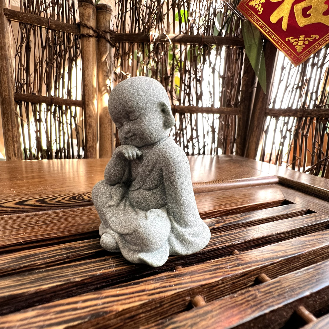 Маленький Будда — статуетка із пісковика Маленький Будда — статуетка із пісковика