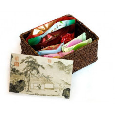 Подарунковий набір чаю та чайних солодощів