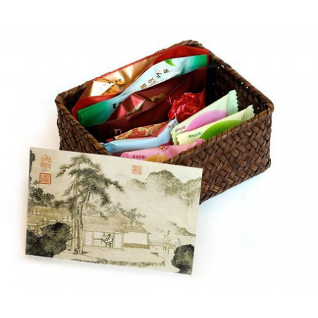 Подарунковий набір чаю та чайних солодощів