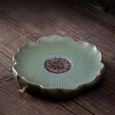 Посуд, що живить чайник...