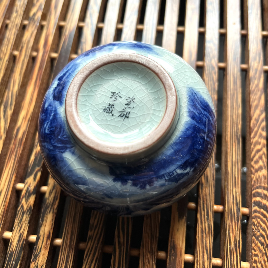 Крупна чаша із порцеляни Цзінхуа... Крупна чаша із порцеляни Цзінхуа...