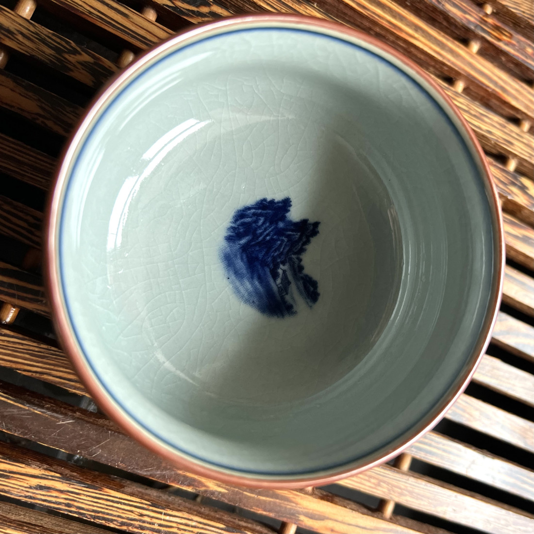 Крупна чаша із порцеляни Цзінхуа... Крупна чаша із порцеляни Цзінхуа...