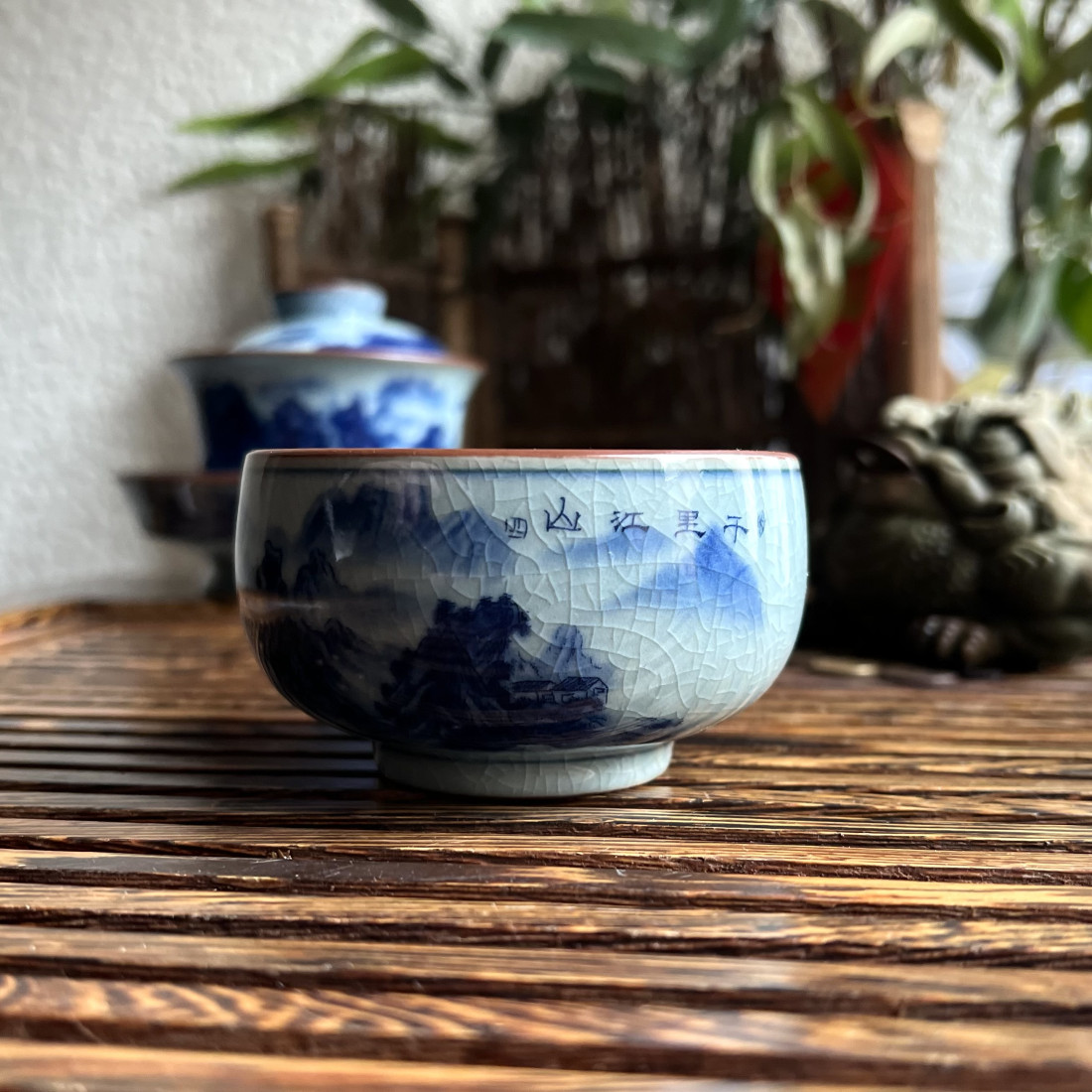 Крупна чаша із порцеляни Цзінхуа... Крупна чаша із порцеляни Цзінхуа...