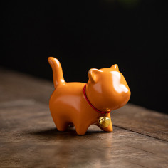 Кіт — маленька статуетка з...