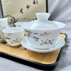 Журавль у хмарах – фарфоровий набір для подорожей з гайванню та скляним чахаєм 2