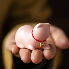 Кіт — маленька статуетка з...