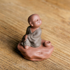 Будда з чашею чаю,...