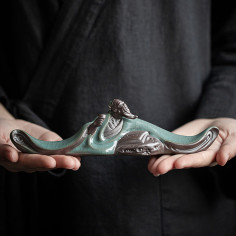 Лу Юй — велика статуетка з...