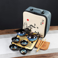 Космос — коричнево-синій...