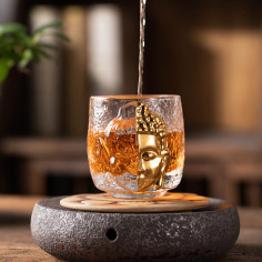 Велика чаша з кришталю...