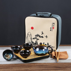 Космос — коричнево-синій...