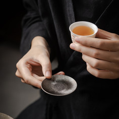 Залізна підставка під чашу...