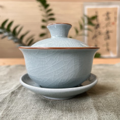 Ґайвань із ґеяо кольору...