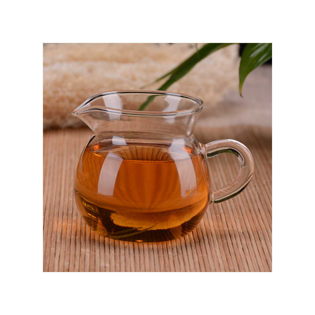 Скляний чахай у формі глека Скляний чахай у формі глека