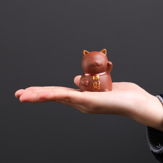 Манеки-неко — маленька...