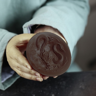 Чаша із їсінської глини з драконом на... Чаша із їсінської глини з драконом на...