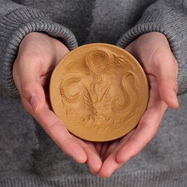 Чаша із їсінської глини з драконом на... Чаша із їсінської глини з драконом на...