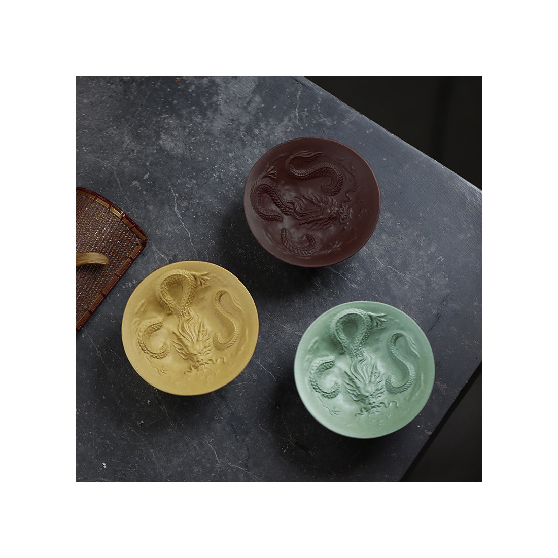 Чаша із їсінської глини з драконом на... Чаша із їсінської глини з драконом на...