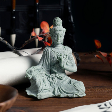 Богиня Ґуаньїнь — статуетка із...