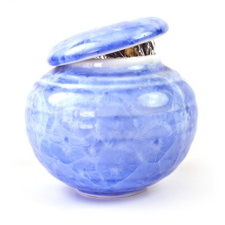 Блакитна чайниця з розводами глазур'ю