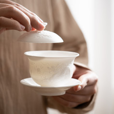 Порцелянова ґайвань кольору...