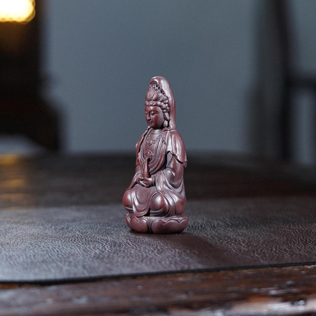 Богиня Ґуаньїнь — статуетка з... Богиня Ґуаньїнь — статуетка з...