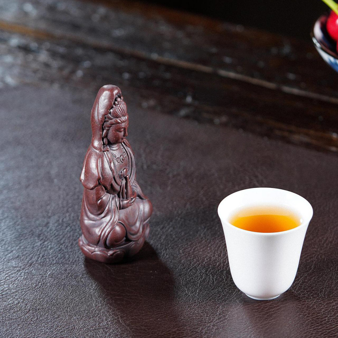 Богиня Ґуаньїнь — статуетка з... Богиня Ґуаньїнь — статуетка з...