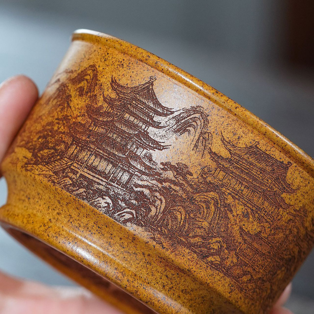 Велика чаша із їсінської глини... Велика чаша із їсінської глини...